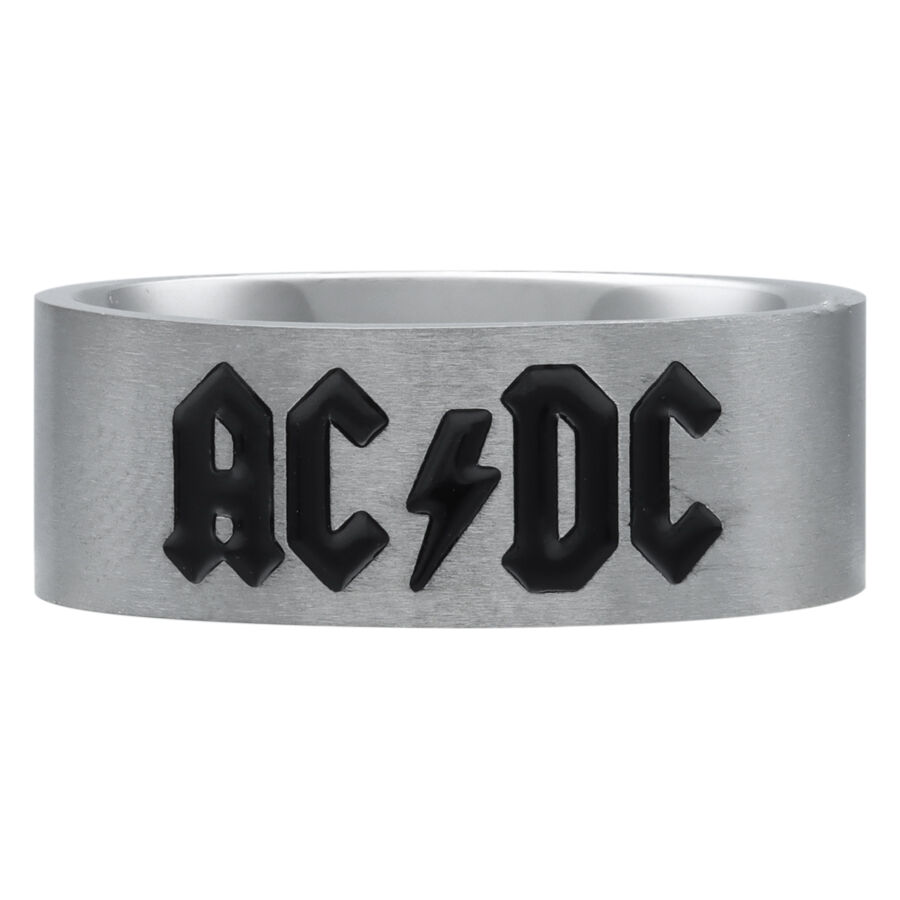 Silberner Ring mit schwarzem ACDC Logo auf weißem Hintergrund