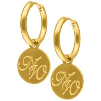 Goldene Nightwish Creolen mit Logo-Anhänger auf weißem Hintergrund