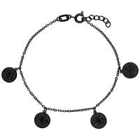 Schwarzes Armband mit Nightwish-Charms auf weißem Hintergrund