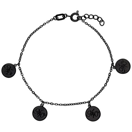 Schwarzes Armband mit Nightwish-Charms auf weißem Hintergrund
