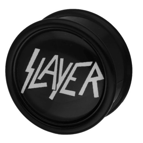 Schwarzer Plug mit weißem Slayer Logo auf schwarzem Hintergrund