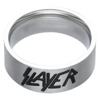 Silberner Ring mit Slayer Logo auf weißem Hintergrund