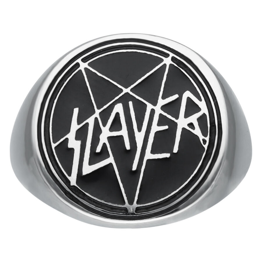 Silberner Siegelring mit Slayer-Logo auf schwarzem Hintergrund