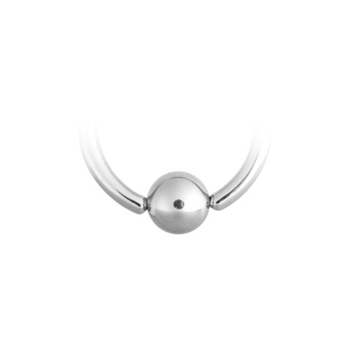 Glänzender silberner Clip-in Ball aus Chirurgenstahl auf weißem Hintergrund