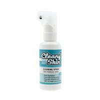 Weißes Cleany Skin Piercing Spray Flasche mit blauem Etikett auf weißem Hintergrund.