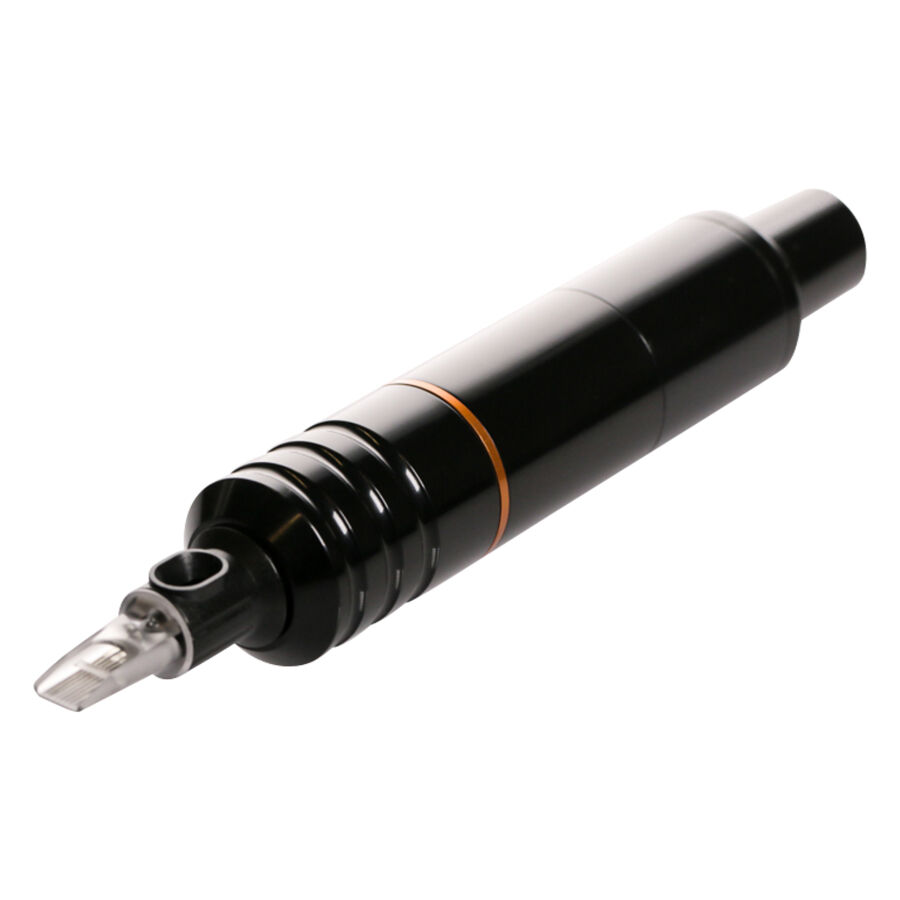 Schwarze HAWK PEN Tattoomaschine, liegend auf weißem Hintergrund