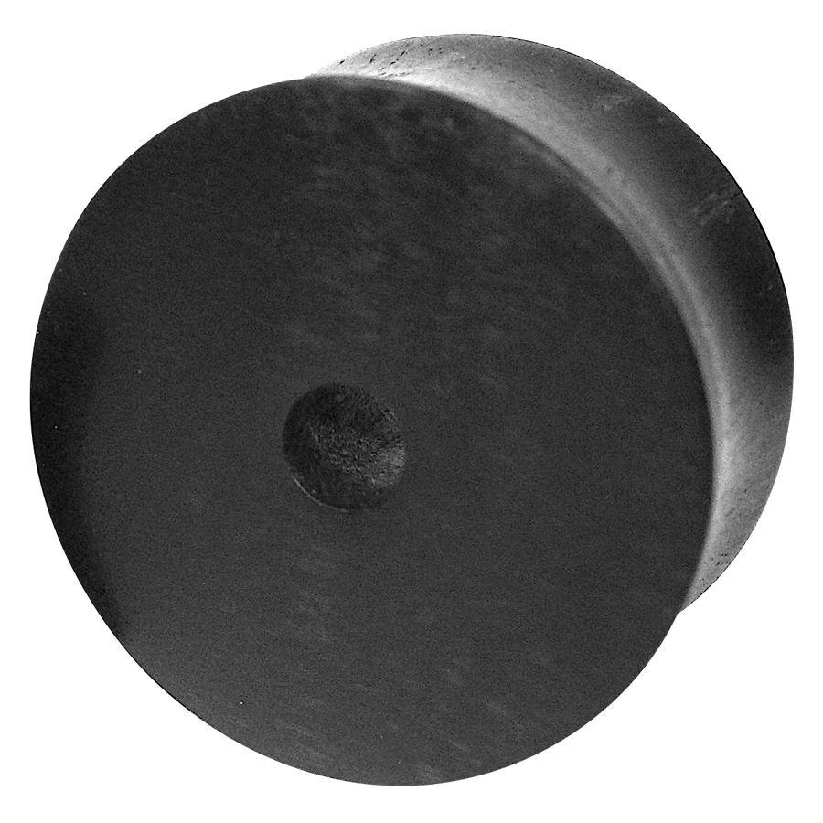 Runder flacher Ebenholz Plug auf weißem Hintergrund