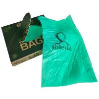 Grüne biologisch abbaubare Waschtasche mit Verpackung