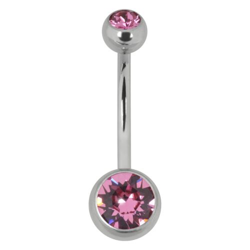 Silbernes Bauchnabelpiercing mit pinkem Kristall auf weißem Hintergrund
