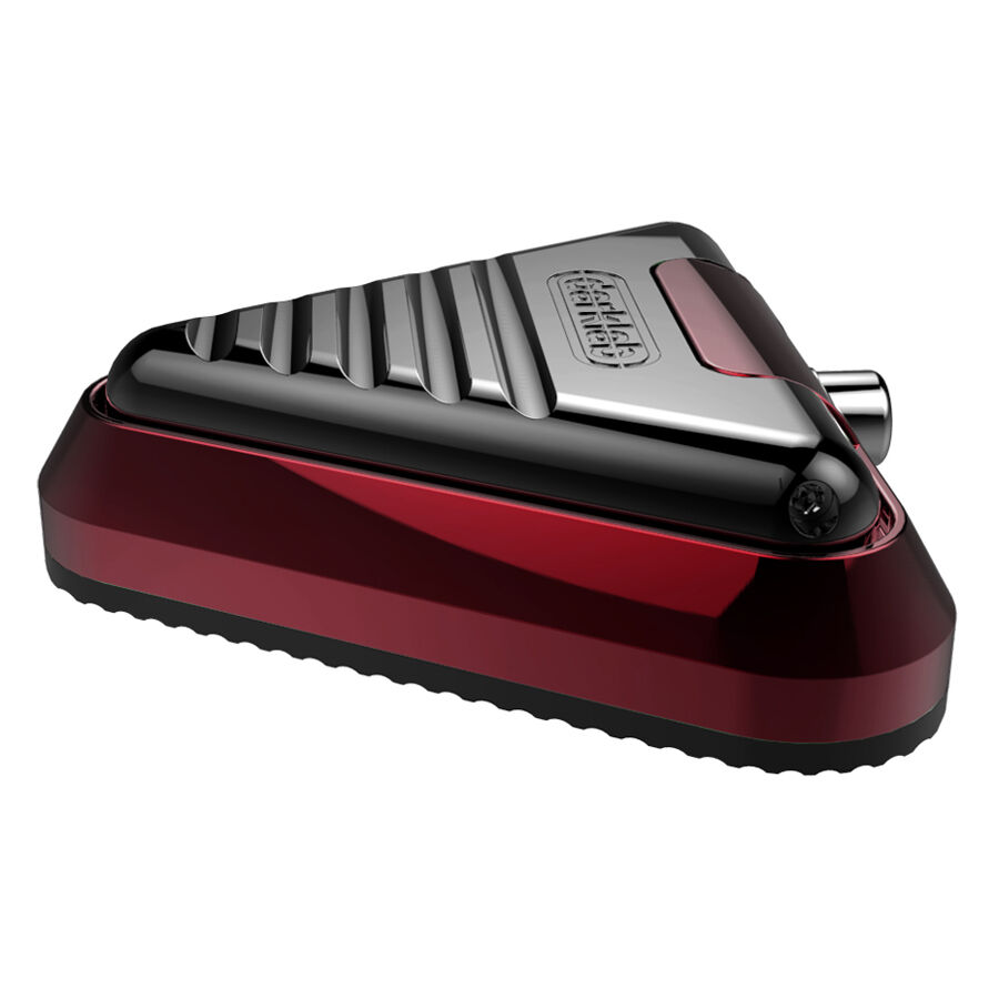 Roter und schwarzer Delta Footswitch Ruby aus Aluminium auf weißem Hintergrund