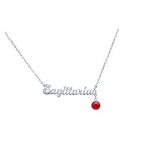 Silberne Sagittarius Kette mit rotem Kristallanhänger auf weißem Hintergrund