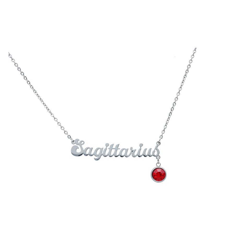 Silberne Sagittarius Kette mit rotem Kristallanhänger auf weißem Hintergrund