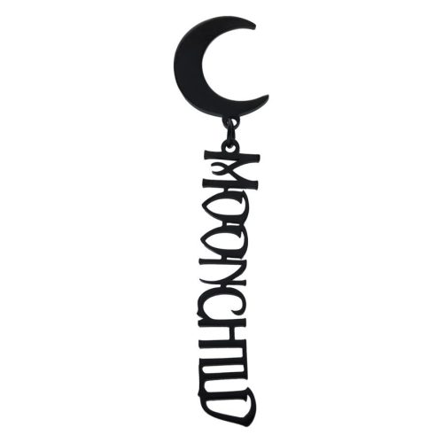 Schwarze Ohrstecker mit Mondmotiv und 'Moonchild' Schriftzug auf weißem Hintergrund