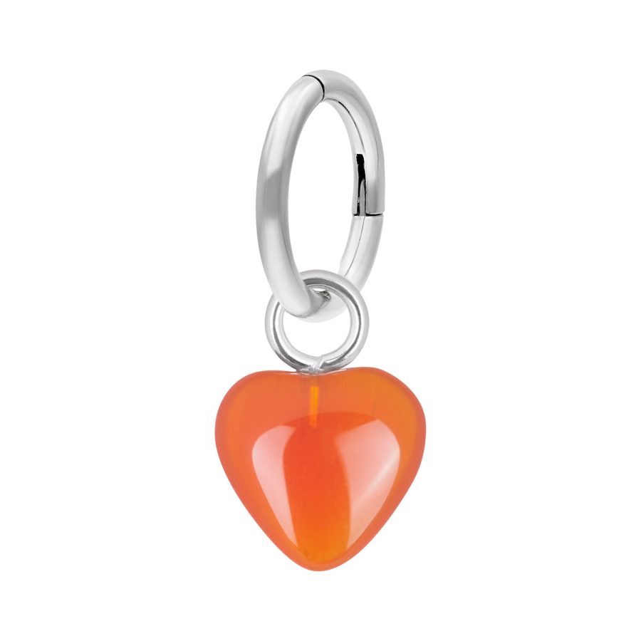 Silberner Bauchnabelring mit orangefarbenem Steinherz auf weißem Hintergrund