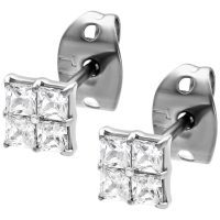 Silberne Ohrstecker mit quadratischen Kristallen auf weißem Hintergrund