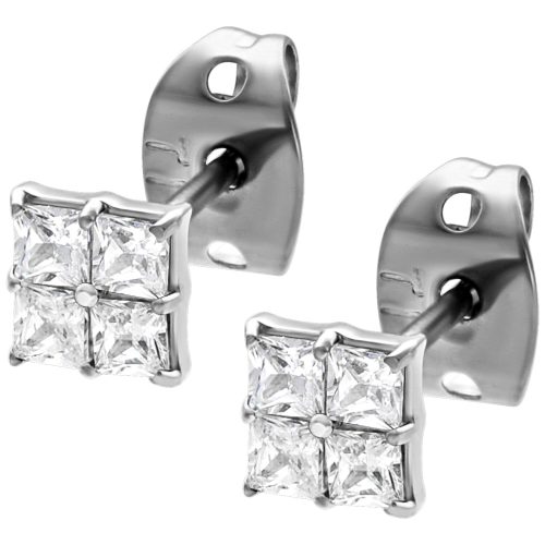 Silberne Ohrstecker mit quadratischen Kristallen auf weißem Hintergrund