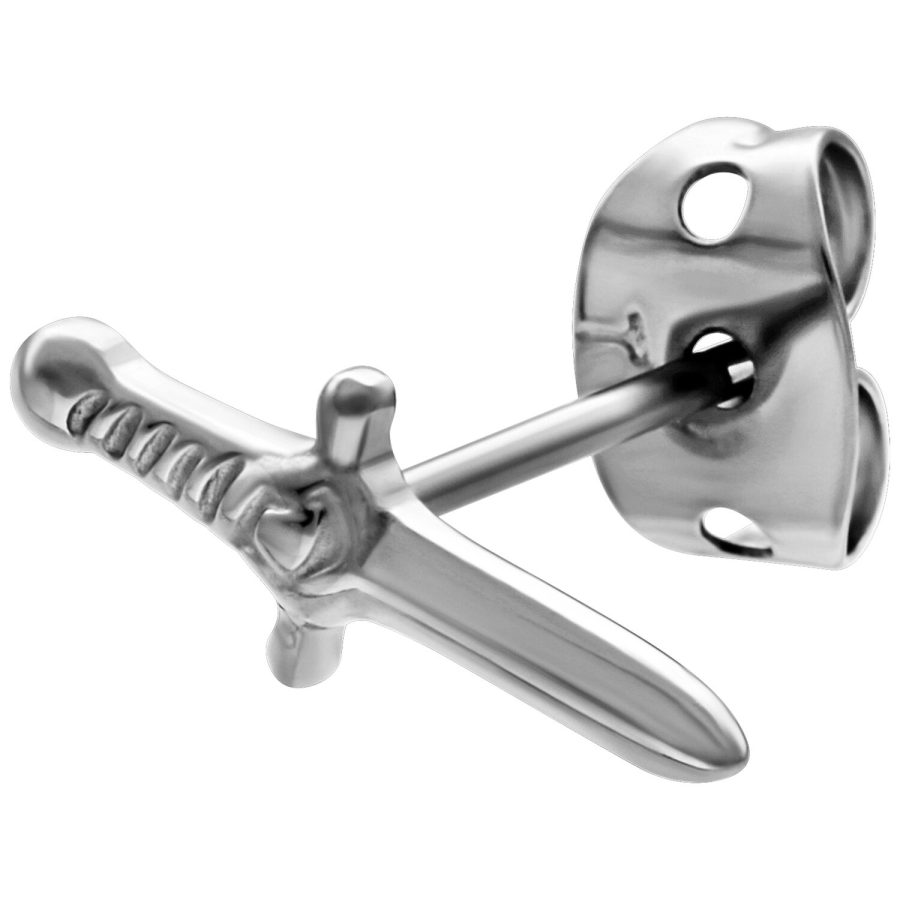 Silberfarbener Schwert-Ohrstecker auf weißem Hintergrund