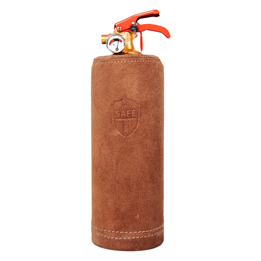 Brauner Nubuk-Feuerlöscher auf weißem Hintergrund, roter Griff, Manometer