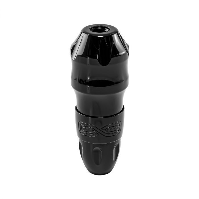 Schwarze FK Irons EXO 3.2 mm Tattoomaschine auf weißem Hintergrund