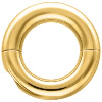 Runder, goldener Tribal Dream Ring aus Chirurgenstahl auf weißem Hintergrund