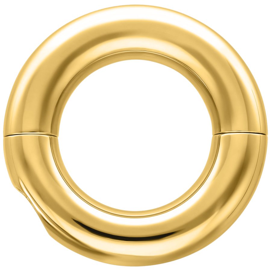 Runder, goldener Tribal Dream Ring aus Chirurgenstahl auf weißem Hintergrund