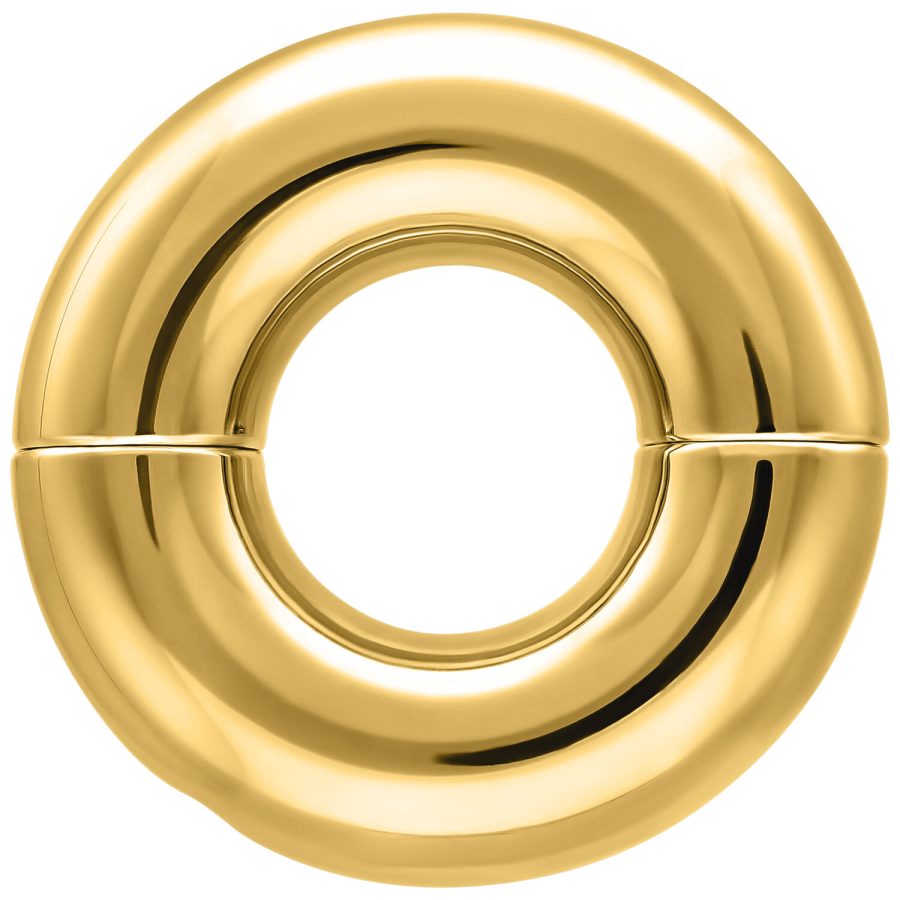 Runder, goldener Tribal Dream Ring aus glänzendem Chirurgenstahl auf weißem Hintergrund