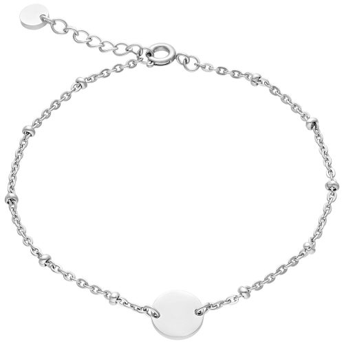 Silbernes Armband mit gravierbarer Plakette und Perlen auf weißem Hintergrund
