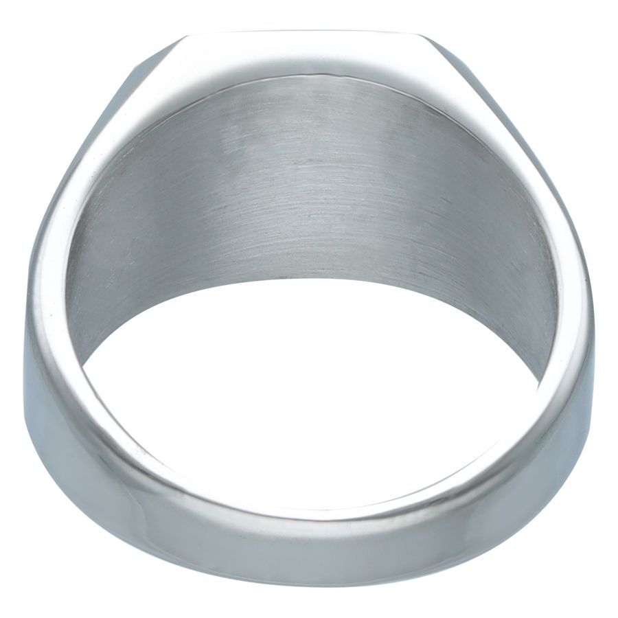Silberner gravierbarer Ring aus Chirurgenstahl auf weißem Hintergrund