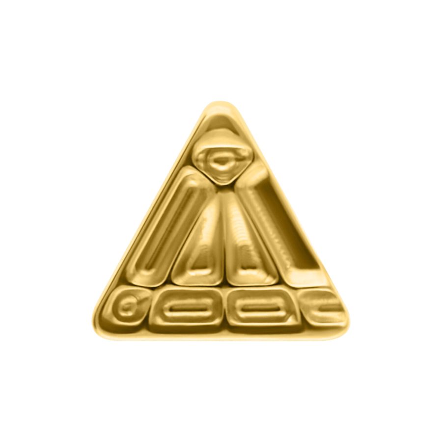 Goldfarbener, dreieckiger Aufsatz aus Titan mit glänzender Oberfläche auf weißem Hintergrund