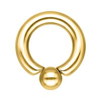 Goldener Titan-Piercingring mit Kugel, 10mm Stärke, auf weißem Hintergrund