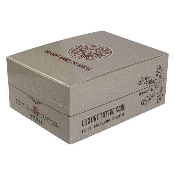 Beige Box mit Hustle Butter Deluxe Logo und Verzierungen