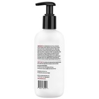 Weiße Hustle Butter Lotion Flasche mit schwarzem Pumpspender auf weißem Hintergrund