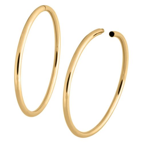 Zwei große, hohle goldene Hoops aus Chirurgenstahl auf weißem Hintergrund