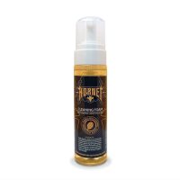 Hornet Honey Reinigungsschaum Flasche mit schwarzem Etikett auf weißem Hintergrund