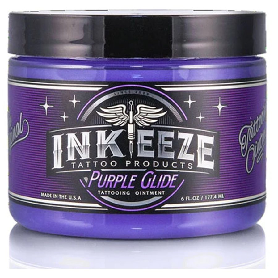 Lila Tattoocreme-Dose mit Ink Eeze Logo auf weißem Hintergrund