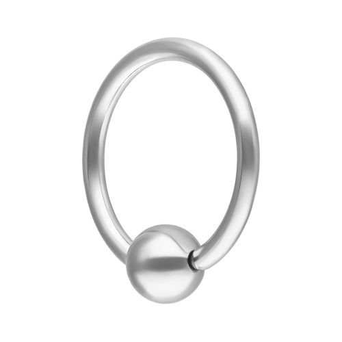 Silberner Ball Closure Ring aus Chirurgenstahl auf weißem Hintergrund