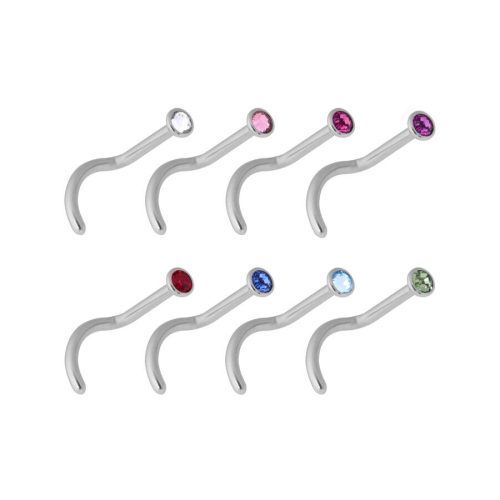 Acht silberne Nasenstecker mit bunten Kristallen auf weißem Hintergrund