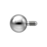 Silberne Kugel für Labret mit Außengewinde, geeignet für Piercings, auf weißem Hintergrund