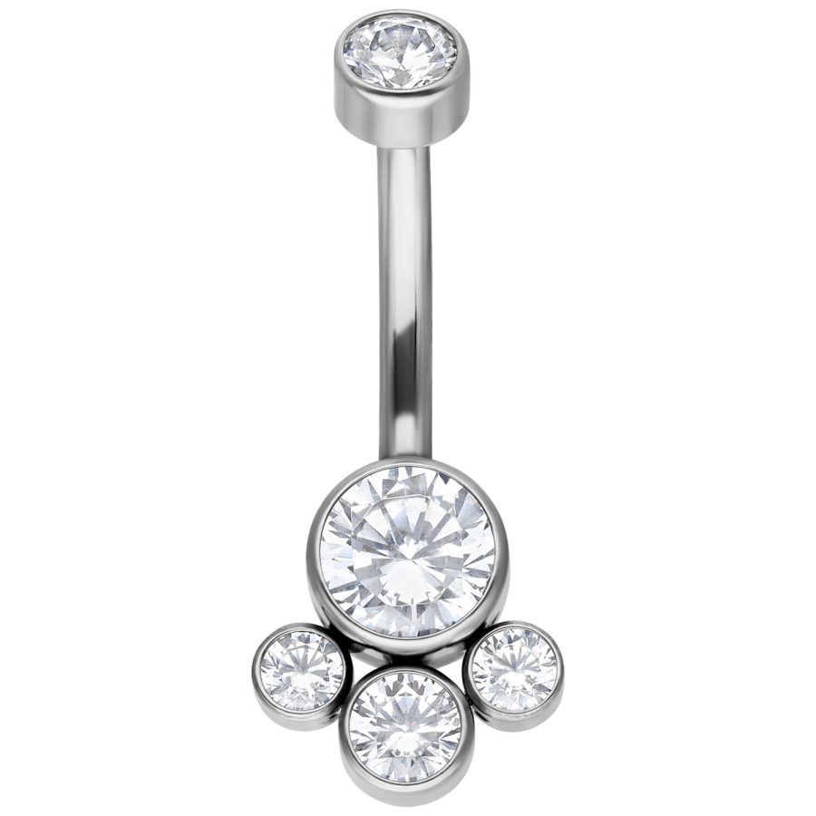 Silbernes Bauchnabelpiercing aus Titan mit klaren Kristallen auf weißem Hintergrund