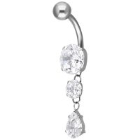 Silbernes Bauchnabelpiercing mit drei klaren Kristallen auf weißem Hintergrund