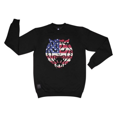 Schwarzes Sweatshirt, Wolfsmotiv mit USA-Flagge im Hintergrund, auf weißem Hintergrund