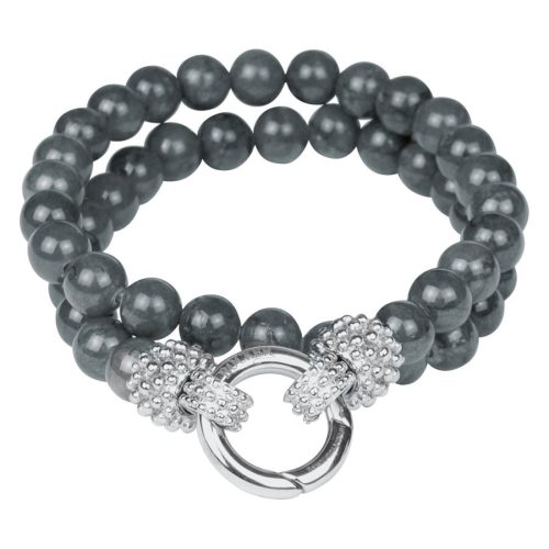 Graugrünes Armband aus zwei Reihen Perlen, 190 mm lang, mit silbernem Verschluss auf weißem Hintergrund