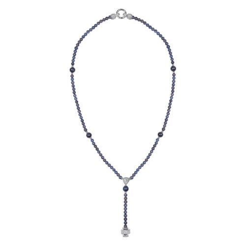 Jeansblaue Kette aus Chirurgenstahl 316L mit Silberakzenten auf weißem Hintergrund