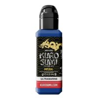 Flasche Kuro Sumi Ultramarin Tattoofarbe mit schwarzem Etikett auf weißem Hintergrund