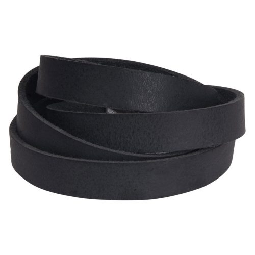 Schwarzes Lederarmband auf weißem Hintergrund, mehrfach gewickelt