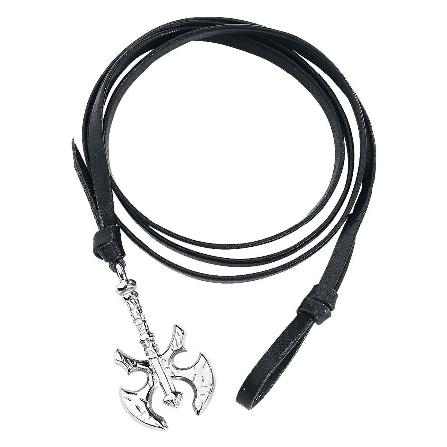 Schwarzes Lederarmband mit silbernem Axt-Anhänger auf weißem Hintergrund
