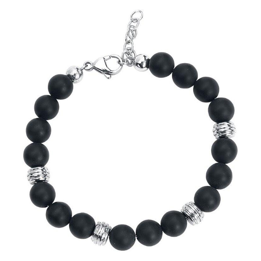 Schwarzes Armband aus Chirurgenstahl mit silbernen Akzenten auf weißem Hintergrund
