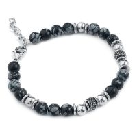 Clastic Rock Armband mit schwarzen und silbernen Perlen auf weißem Hintergrund