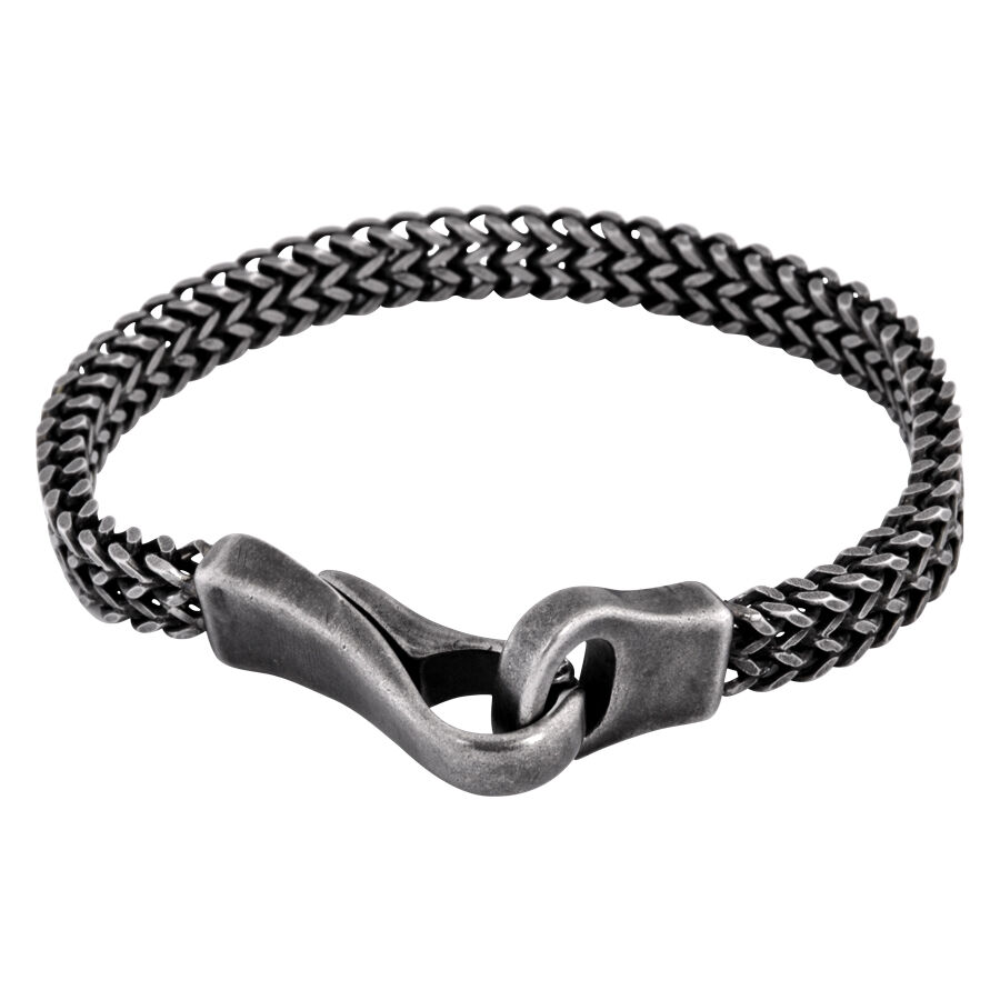 Schwarzes Armband aus Chirurgenstahl mit mattem Finish auf weißem Hintergrund