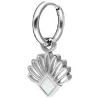 Silberne Edelstahl-Ohrringe mit Opal-Design auf weißem Hintergrund